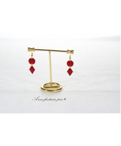 867_-_boucle_doreille_dore_connecteur_rouge_et_pendentif_losange_rouge_12_euros