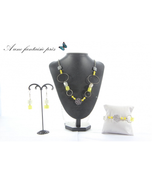 1151_-_collier_bracelet_boucle_doreille_argent_et_jaune_40_euros