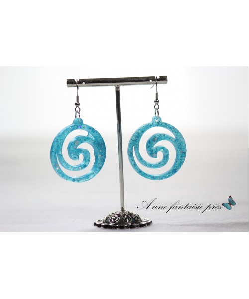 1357_-_boucle_doreille_argent_acier_inoxydable_spirale_bleu_turquoise_paillet_rsine_15_euros