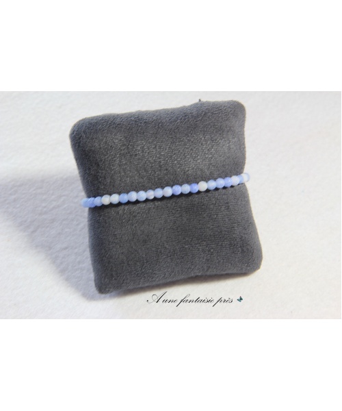 990_-_bracelet_fin_en_agate_craquel_bleu_11_euros